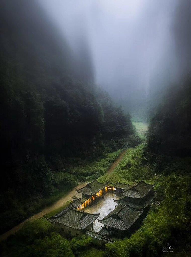逃出昏暗的地下室